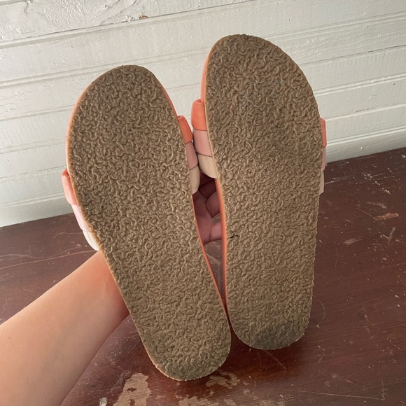 Seychelles Peach Pool Slides - Picture 4 of 6